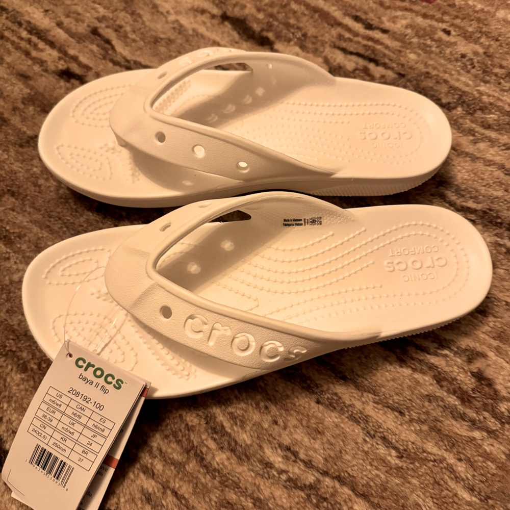 Baya II Flip NWT white size 8